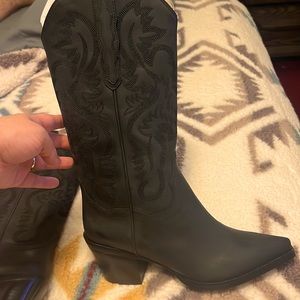 Western women boots, new, size 8, color black